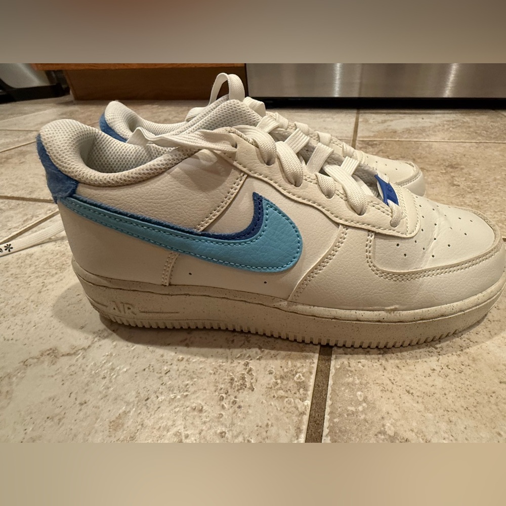 Nike Air Force 1 Low - Size 6.5Y
82 Double Swoosh White Medium Blue (GS)
